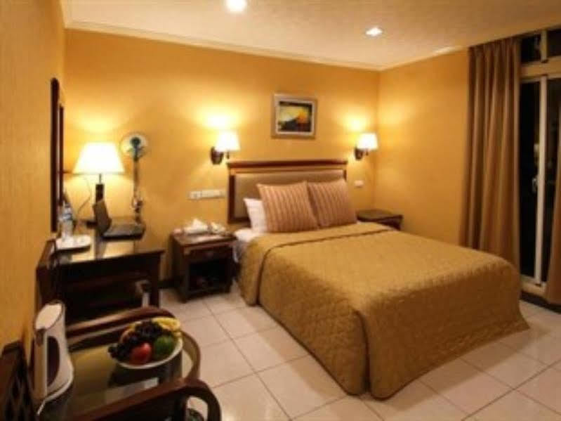 Puti Commercial Hotel Лонгтан Екстер'єр фото